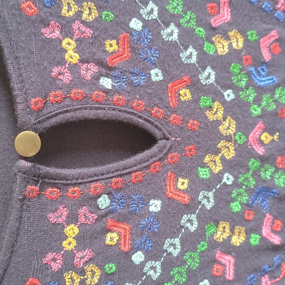 Embroidered Top - Picture 4 of 6